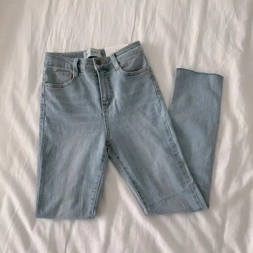 [BUNJANG] Blurefit High-Waist Skinny Jeans / 블러핏 연청 하이웨스트 스키니진 L사이즈