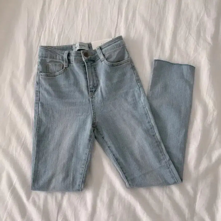 [BUNJANG] Blurefit High-Waist Skinny Jeans / 블러핏 연청 하이웨스트 스키니진 L사이즈