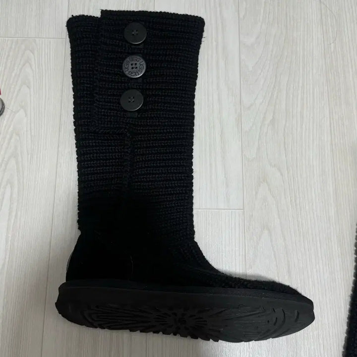 [BUNJANG] UGG Cardi Black Boots / 카디 어그 부츠 블랙 팔아요