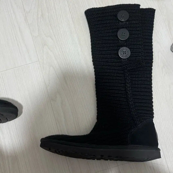 [BUNJANG] UGG Cardi Black Boots / 카디 어그 부츠 블랙 팔아요