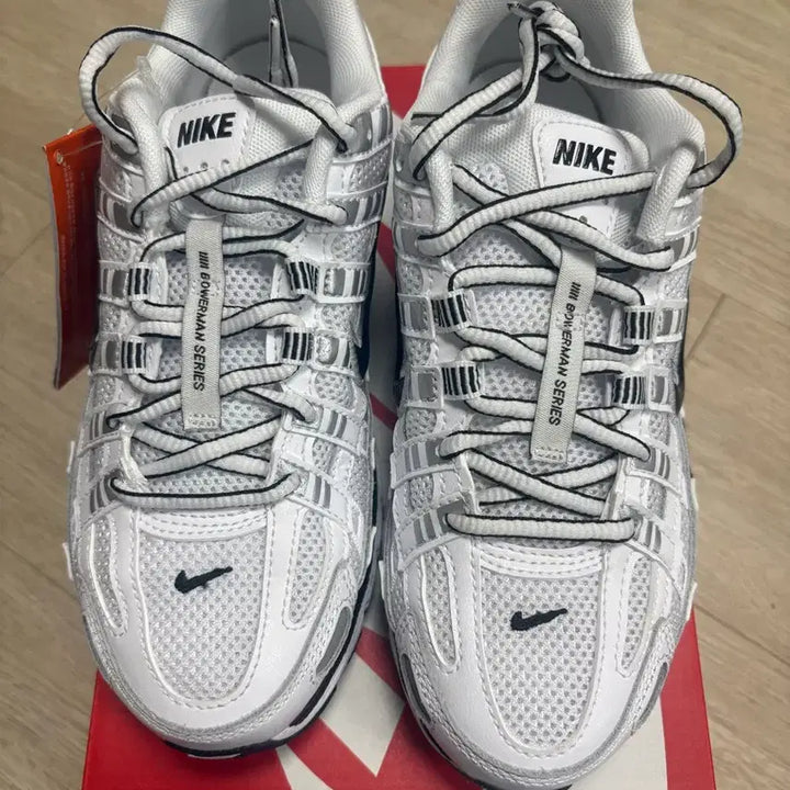 [BUNJANG] Nike P-6000 White Metallic Silver Sneakers / 나이키 P-6000 화이트 메탈릭 실버 230