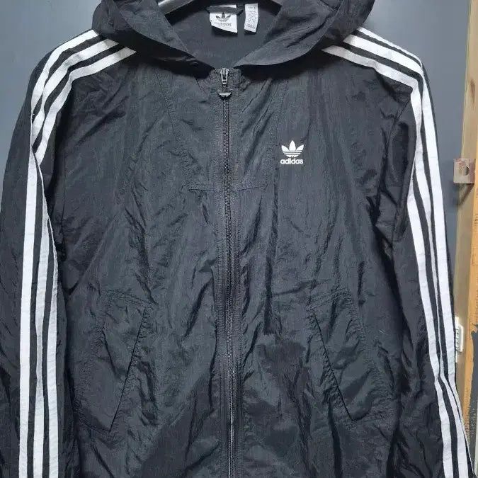 [BUNJANG] Adidas Black Three-Stripes Hooded Windbreaker Jacket Size S / S 아디다스 블랙 삼선 후드 바람막이