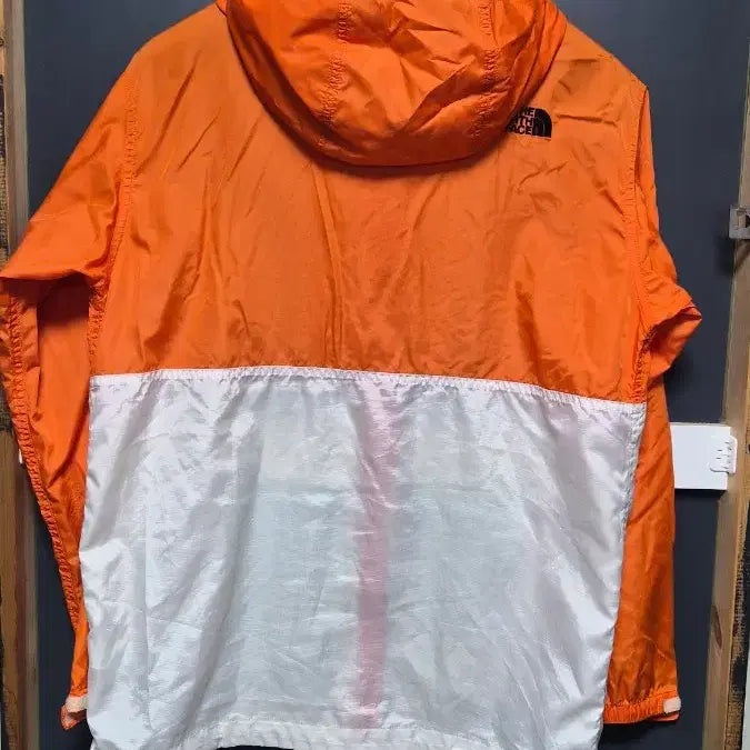 [BUNJANG] The North Face Orange/White Hooded Windbreaker Jacket (Size 95) / 95 노스페이스 오렌지/화이트 바람막이 후드 자켓