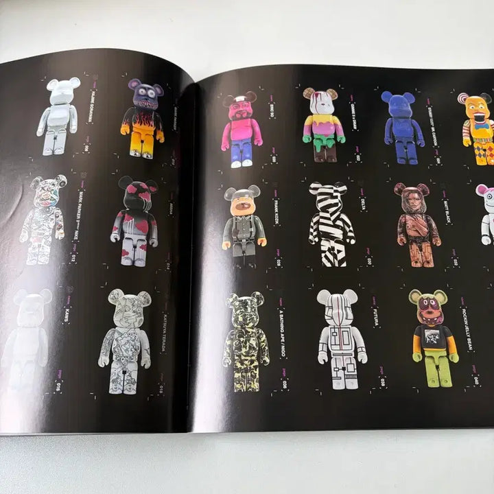 [BUNJANG] Be@rbrick World Wide Tour Exhibition Catalog / 베어브릭:월드와이드투어 [Be@rbrick :World Wide Tour
