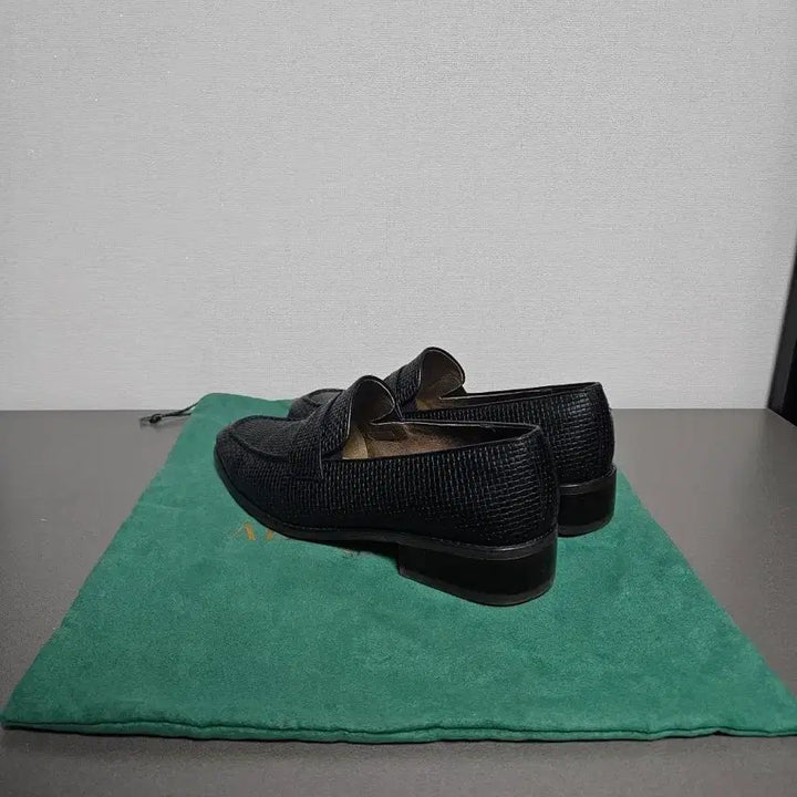 [BUNJANG] Allclassic Intrecciato Pattern Penny Loafers / 올클래식 한정판 소가죽 인트레치아노 패턴 페니 로퍼