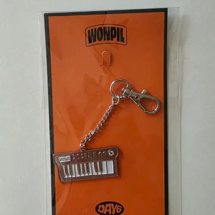 [BUNJANG] Day6 Signature Keyboard Keyring (Sealed) / 데이식스 시그니쳐키링 필 미개봉