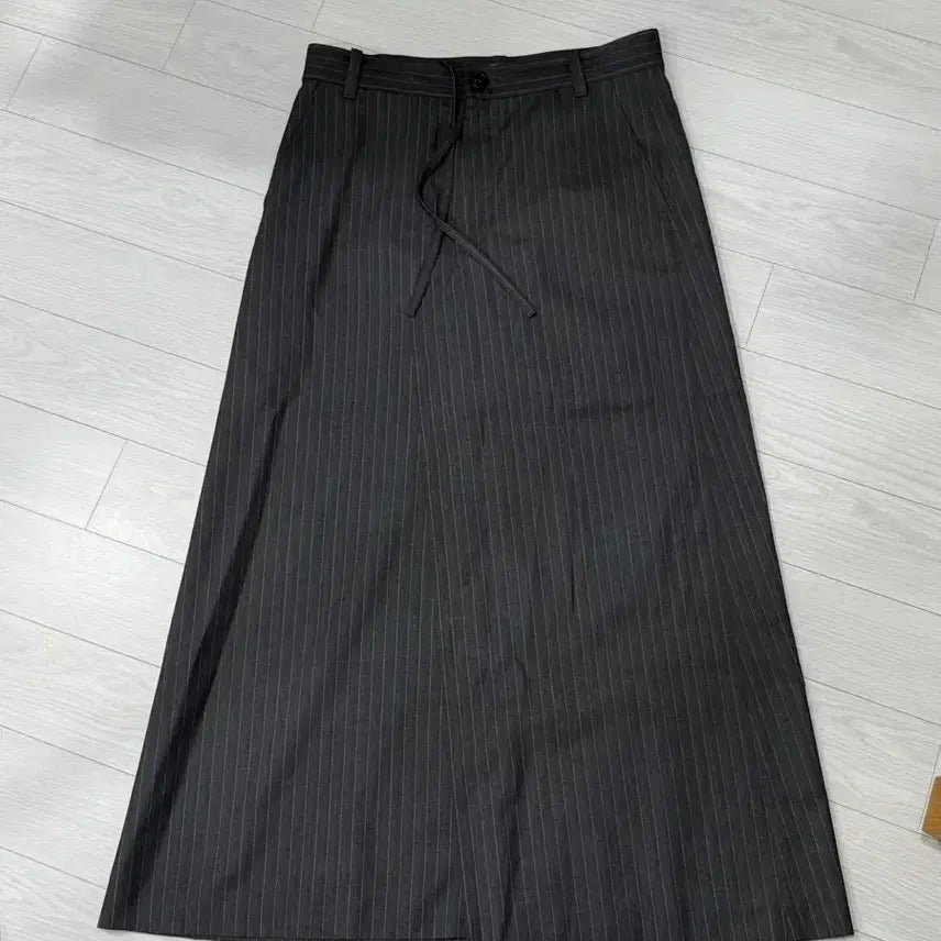 [BUNJANG] Low Classic Stripe Skirt Charcoal S / 로우클래식 스트라이프 스커트 차콜 S