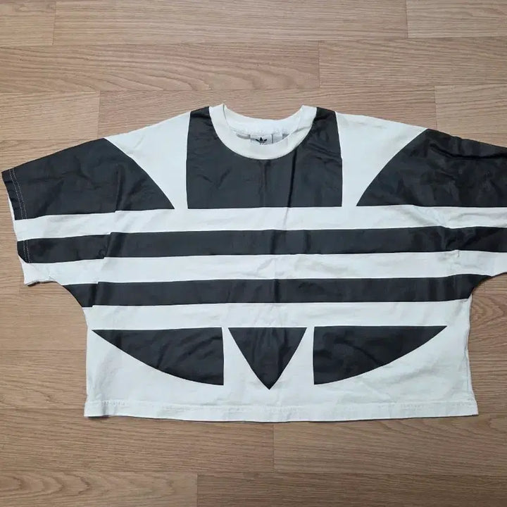 [BUNJANG] Adidas Big Logo Crop T-shirt / 아디다스 빅로고 크롭 반팔티 L