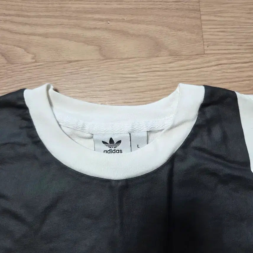 [BUNJANG] Adidas Big Logo Crop T-shirt / 아디다스 빅로고 크롭 반팔티 L