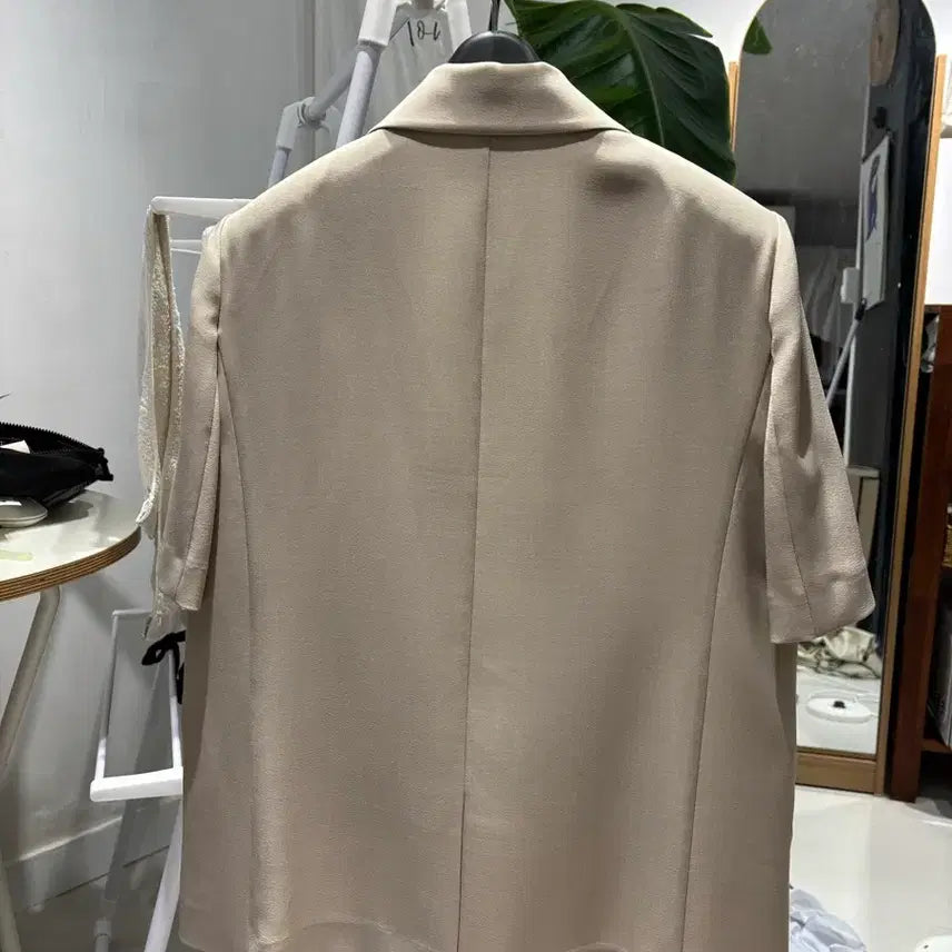 [SOLD OUT] 새상품) 리스트 미니멀 하프 자켓 (라이트베이지 55,66)