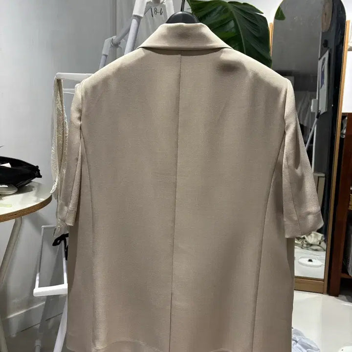 [SOLD OUT] 새상품) 리스트 미니멀 하프 자켓 (라이트베이지 55,66)