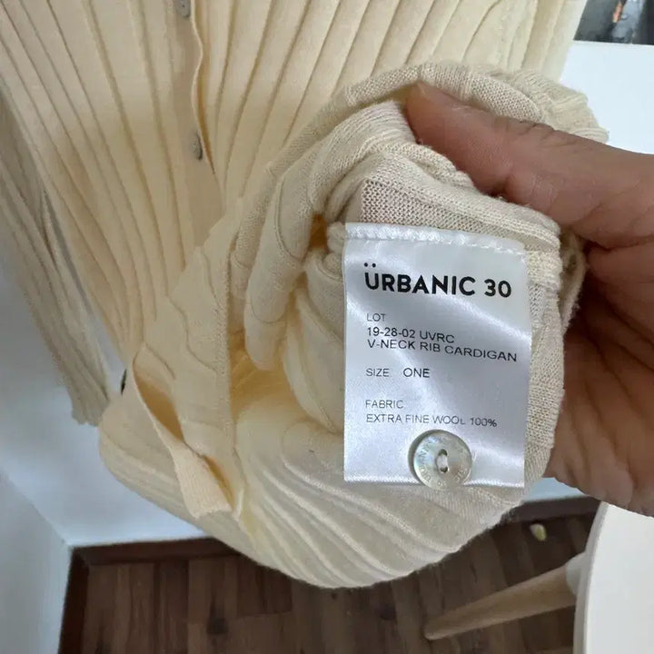 [BUNJANG] Urbanic 30 V-Neck Ribbed Cardigan / 얼바닉30 브이넥 립 가디건