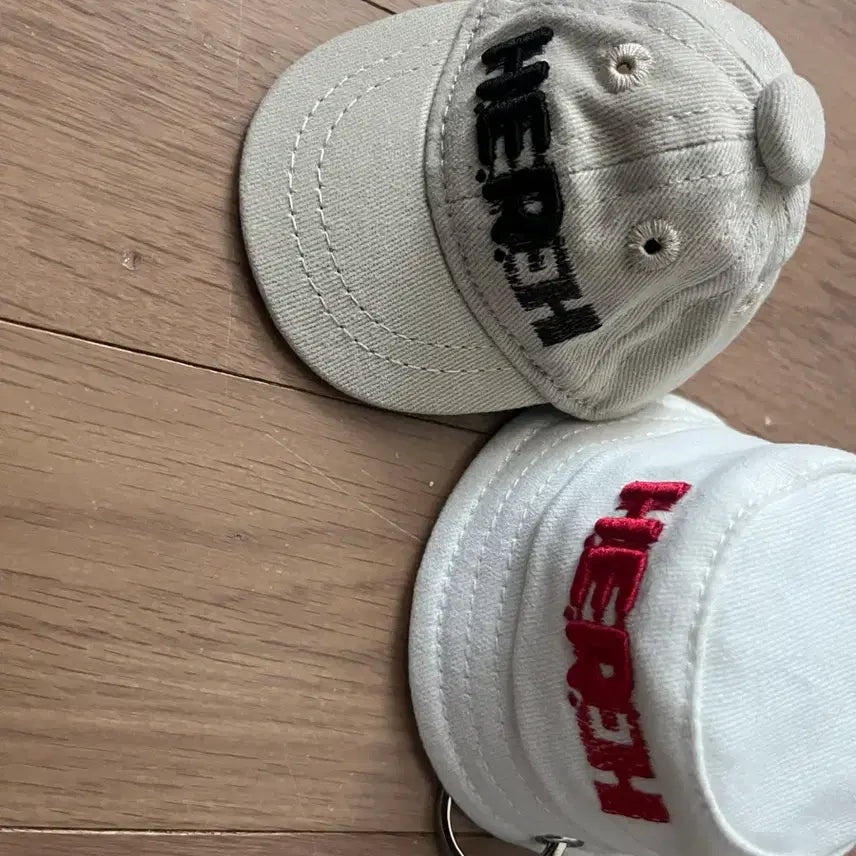 [BUNJANG] IU UAENA Ball Cap &amp; Bucket Hat Keyring Set / 유애나 볼캡 / 버킷햇 키링 세트