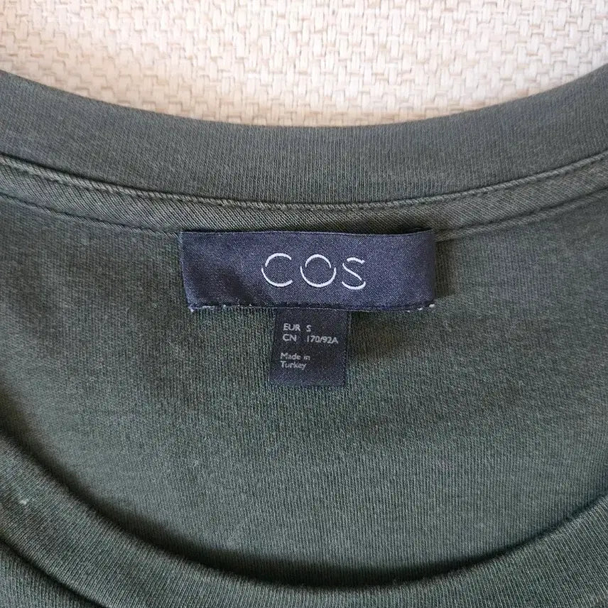 [BUNJANG] COS Zipper Pocket T-shirt Deep Khaki / 코스(COS) 지퍼포켓 티셔츠 딥카키
