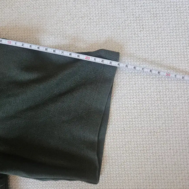 [BUNJANG] COS Zipper Pocket T-shirt Deep Khaki / 코스(COS) 지퍼포켓 티셔츠 딥카키