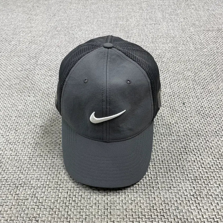 [SOLD OUT] 나이키 스우시 메쉬캡 모자 그레이