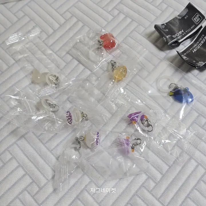 [BUNJANG] Bandai Gacha Marine Creatures 2 Keychains / 반다이 가챠 해양생물2 바다 곰치 게 달팽이 해파리  메지루시 키링