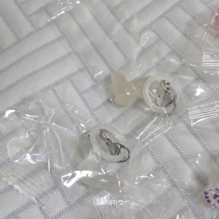 [BUNJANG] Bandai Gacha Marine Creatures 2 Keychains / 반다이 가챠 해양생물2 바다 곰치 게 달팽이 해파리  메지루시 키링