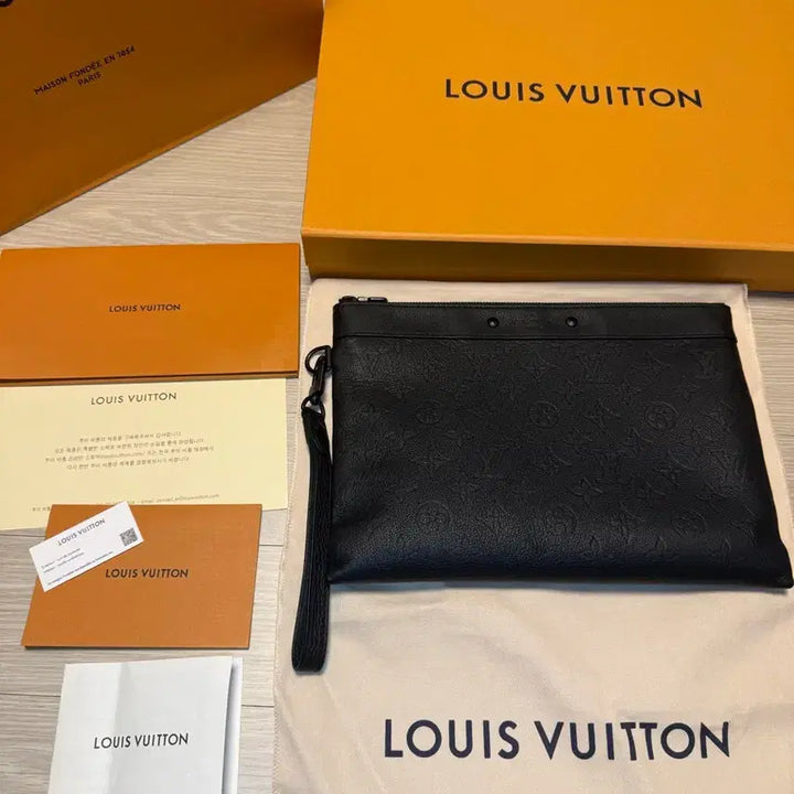 [BUNJANG] Louis Vuitton Pochette To Go Embossed Monogram Shadow Bag / {소정네고가능} 루이비통 포쉐트 투고 엠보스드 모노그램 섀도우
