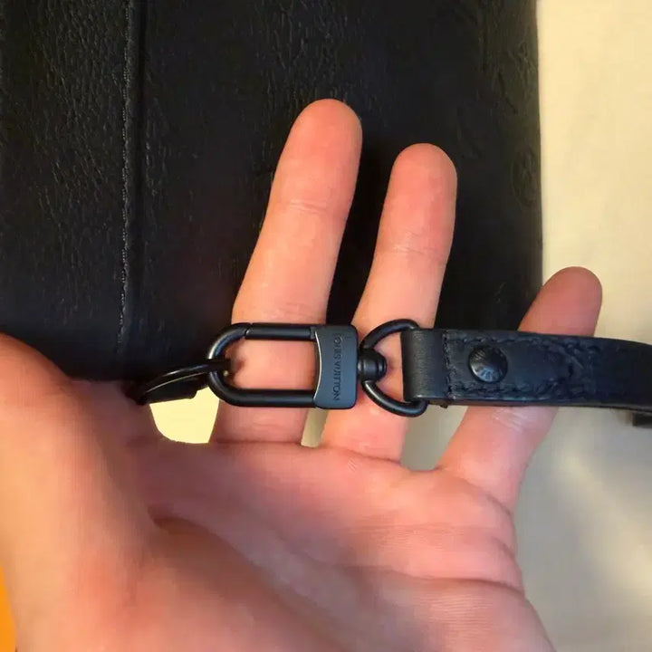 [BUNJANG] Louis Vuitton Pochette To Go Embossed Monogram Shadow Bag / {소정네고가능} 루이비통 포쉐트 투고 엠보스드 모노그램 섀도우