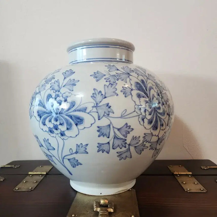 [BUNJANG] Celadon Porcelain Peony Motif Large Jar / 청화백자 모란문 대호