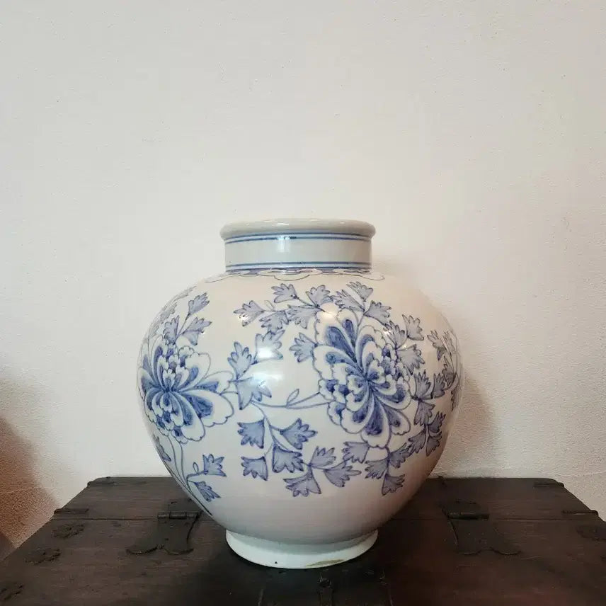 [BUNJANG] Celadon Porcelain Peony Motif Large Jar / 청화백자 모란문 대호