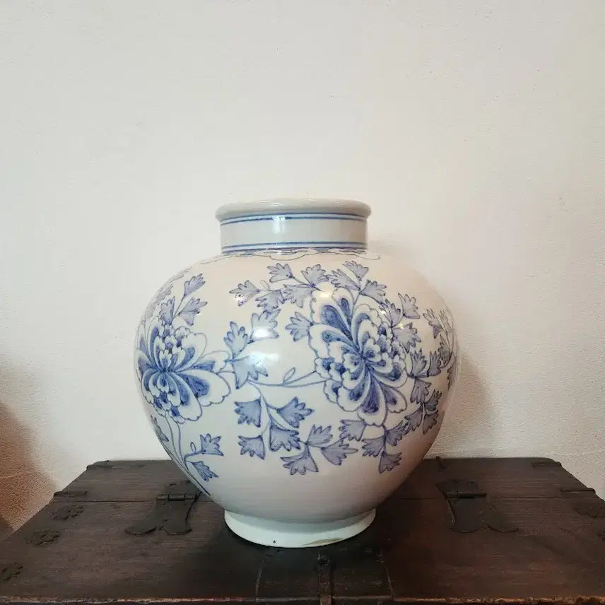 [BUNJANG] Celadon Porcelain Peony Motif Large Jar / 청화백자 모란문 대호