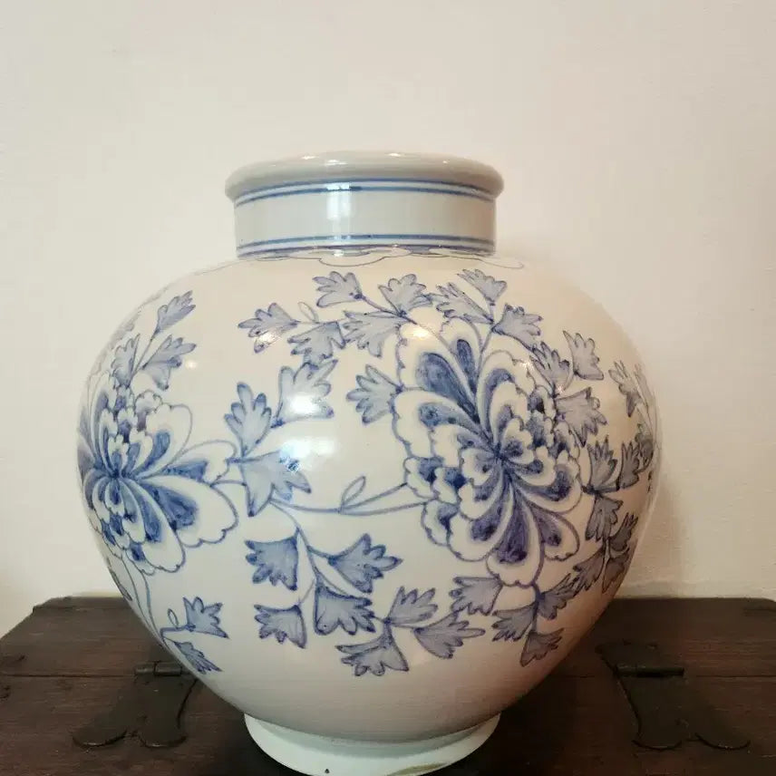 [BUNJANG] Celadon Porcelain Peony Motif Large Jar / 청화백자 모란문 대호