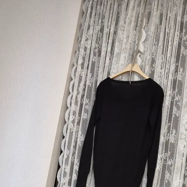 [BUNJANG] Daks Black Sequin V-Neck Knit Sweater / 닥스 블랙 스팽글 브이넥 니트