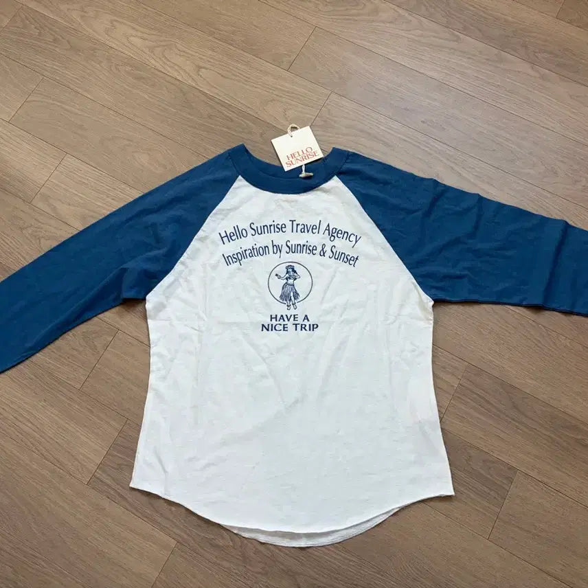 [SOLD OUT] 새상품) 헬로선라이즈 훌라걸 래글런 티