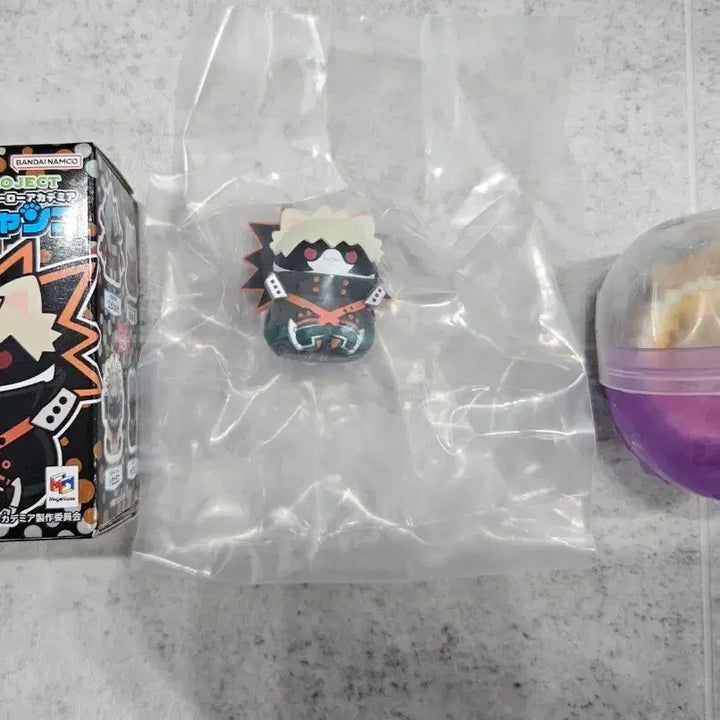 [BUNJANG] My Hero Academia Bakugo Mega Cat Figure &amp; Cookie Charm Bundle Set / 나히아 히로아카 바쿠고 메가캣 피규어 쿠키참 가챠 미개봉 양도