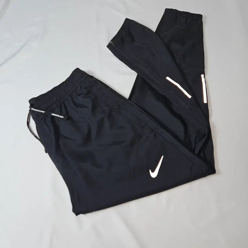 [BUNJANG] Nike Phenom Pants Essential Reflective Woven - M / 나이키 러닝 페놈팬츠 에센셜 스카치 리틀렉티브 우븐 M (거의 새상품)