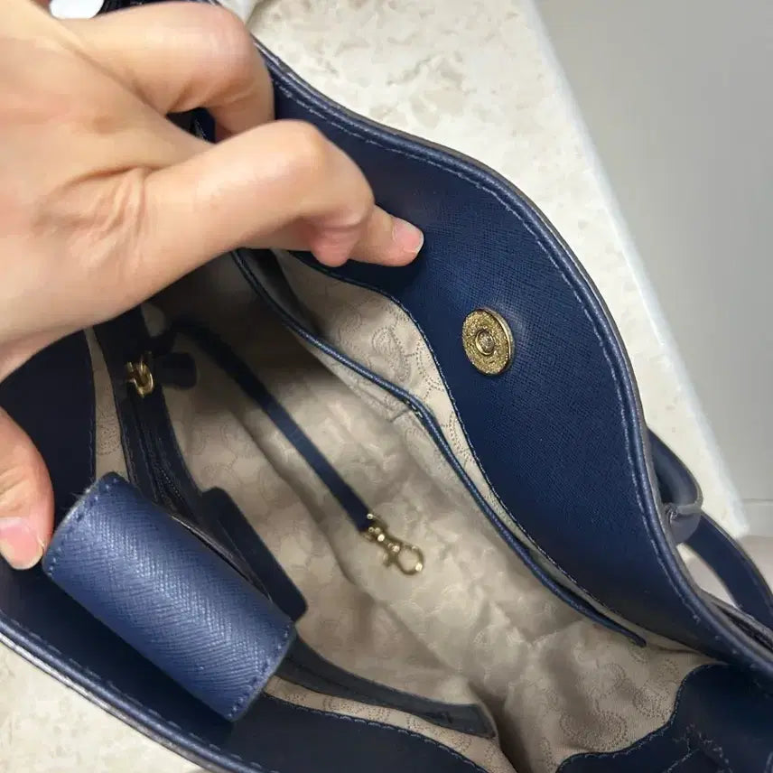 [BUNJANG] Michael Kors Gold Navy Handbag / 마이클코어스 금장 네이비 M