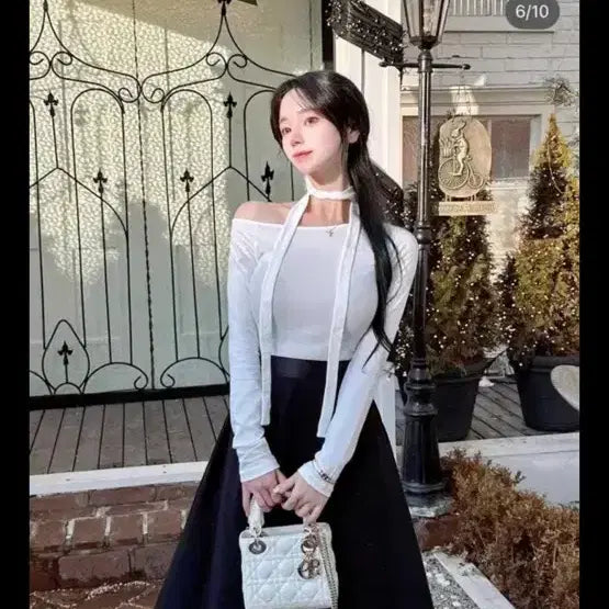 [BUNJANG] Mayyun White Long Sleeve T-Shirt / 메이윤 화이트 긴팔티 M사이즈  오프숄더넥 밑단컷팅 타이 티셔츠