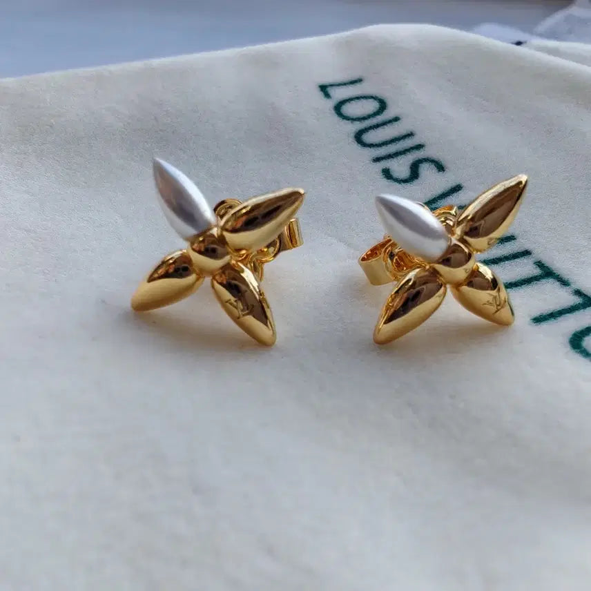 [BUNJANG] Louis Vuitton Louiseette Flower Stud Earrings / 루이비통 귀걸이 스터드 루이제트 플라워 모티브