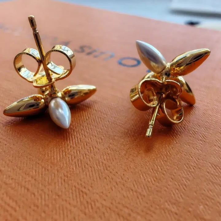 [BUNJANG] Louis Vuitton Louiseette Flower Stud Earrings / 루이비통 귀걸이 스터드 루이제트 플라워 모티브