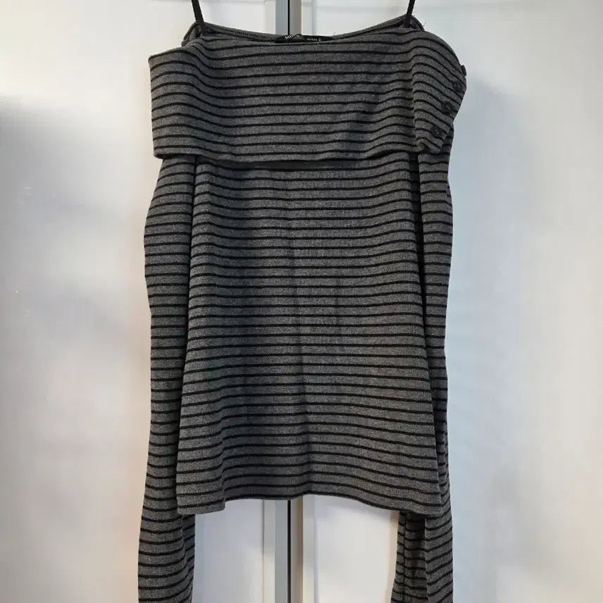 [BUNJANG] MIXXO Off-Shoulder Charcoal T-shirt (S Size) / 미쏘 오프숄더 티셔츠 차콜 s사이즈 새상품