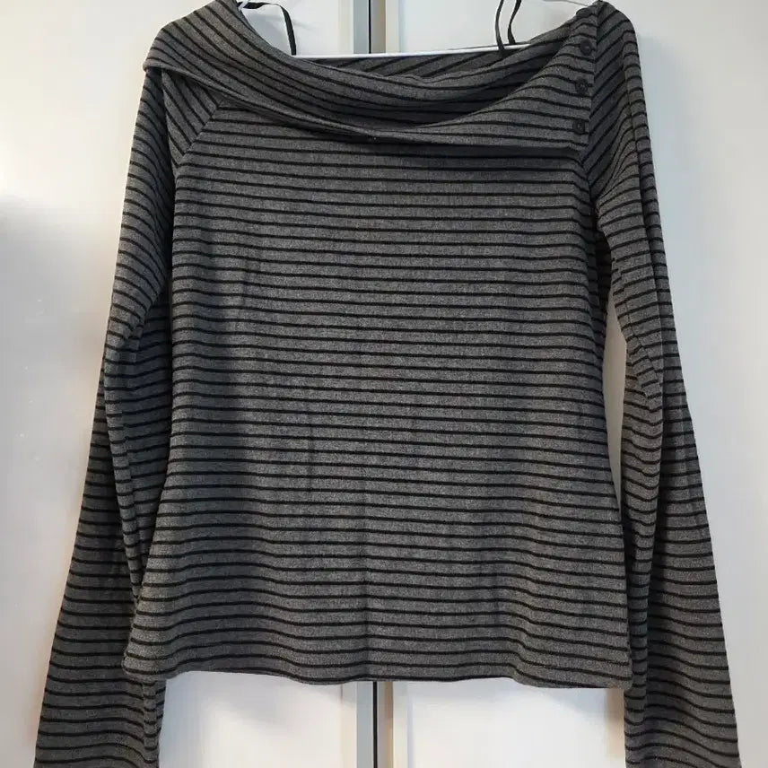 [BUNJANG] MIXXO Off-Shoulder Charcoal T-shirt (S Size) / 미쏘 오프숄더 티셔츠 차콜 s사이즈 새상품