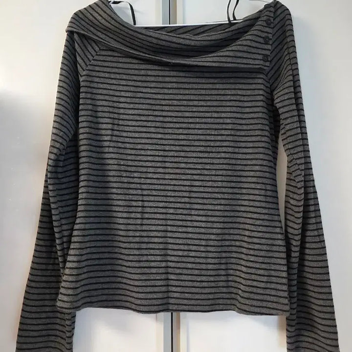 [BUNJANG] MIXXO Off-Shoulder Charcoal T-shirt (S Size) / 미쏘 오프숄더 티셔츠 차콜 s사이즈 새상품