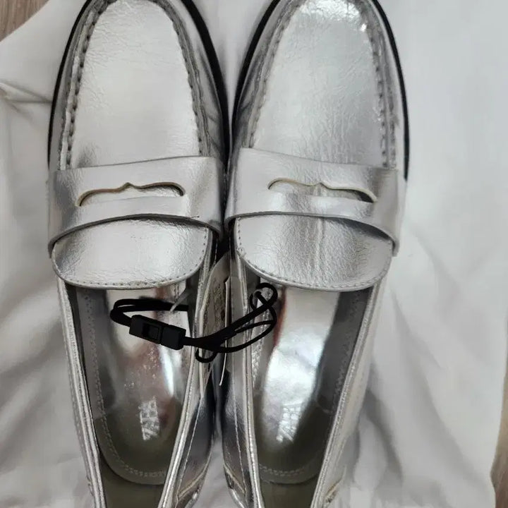 [BUNJANG] ZARA Loafers Silver / 자라 로퍼 실버