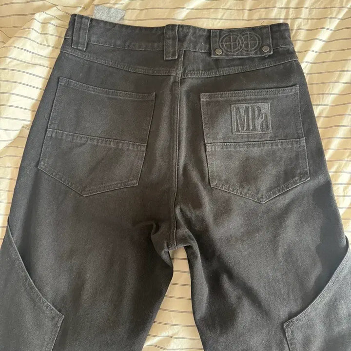 [SOLD OUT] (새상품)플라스틱프로덕트 MPa CALF POCKET 팬츠 블랙 L