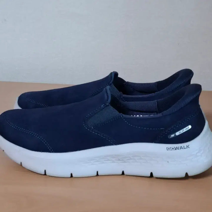 [BUNJANG] Skechers Go Walk Slip-ins Navy Sneakers / 스케쳐스 245 소가죽 고워크 슬립인스 네이비