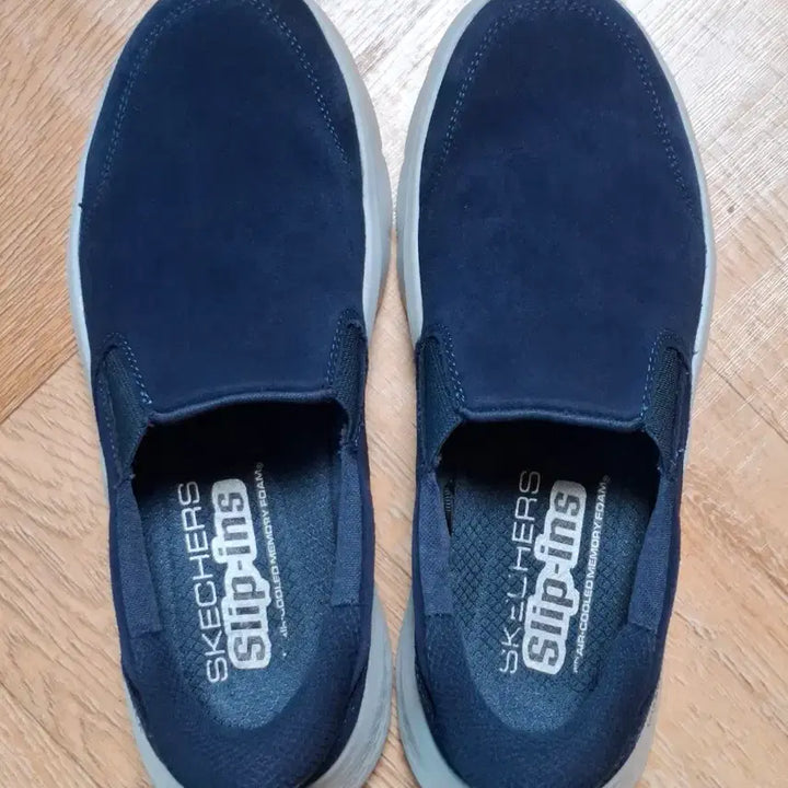 [BUNJANG] Skechers Go Walk Slip-ins Navy Sneakers / 스케쳐스 245 소가죽 고워크 슬립인스 네이비