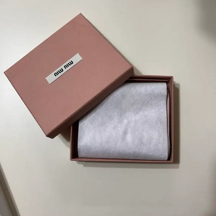 [SOLD OUT] 미우미우 지갑