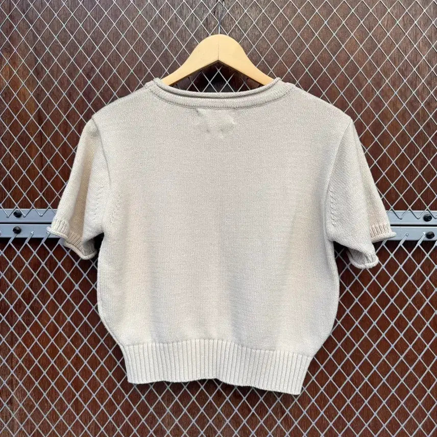 [BUNJANG] MaybeBaby Dearist Logo Beige Knit Top / 메이비베이비 디어리스트 로고 베이지 반팔 니트 F