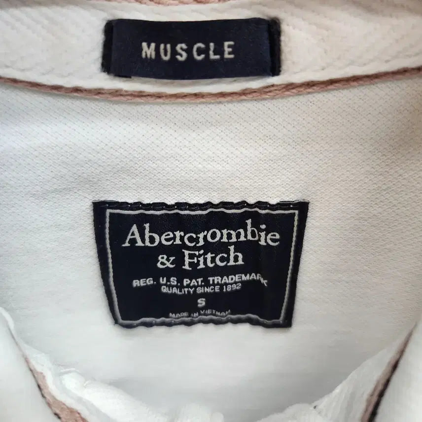 [BUNJANG] Abercrombie &amp; Fitch Logo Embroidered Polo Shirt (Size S) / 아베크롬비 로고자수 반팔카라 S(S)