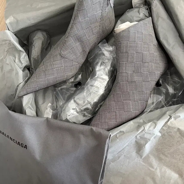 [BUNJANG] Balenciaga Check Wool Ankle Boots / 발렌시아가 체크 울 앵클 부츠 37