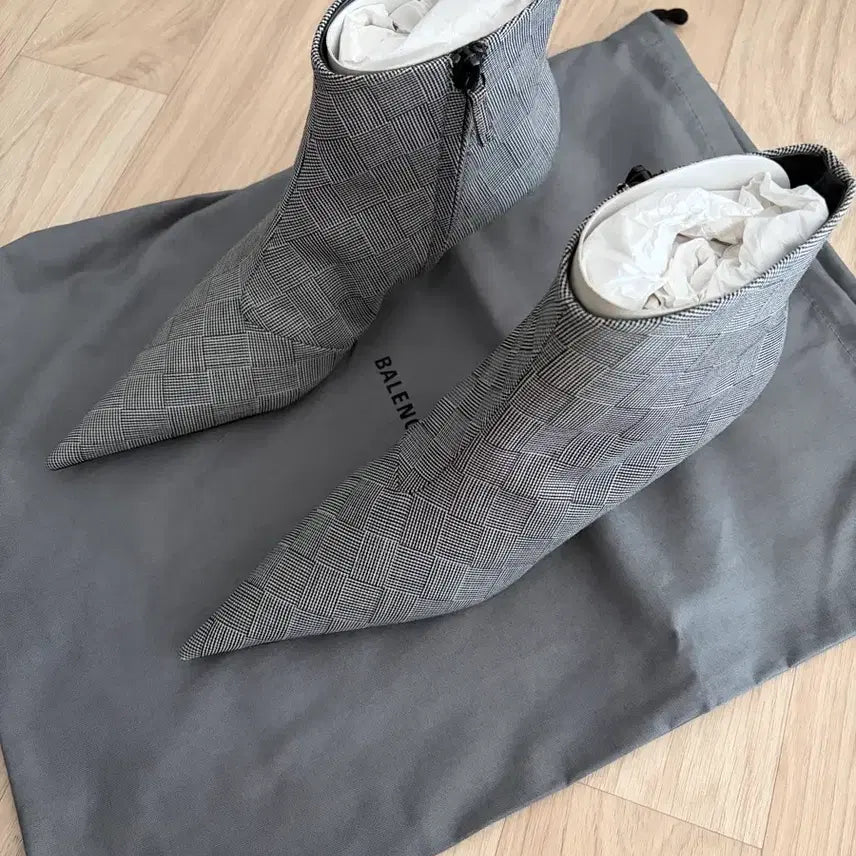 [BUNJANG] Balenciaga Check Wool Ankle Boots / 발렌시아가 체크 울 앵클 부츠 37