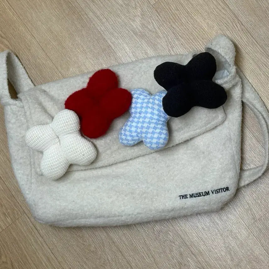 [BUNJANG] The Museum Visitor Flower Embroidered Shoulder Bag / 더뮤지엄비지터 플라워 자수 숄더백