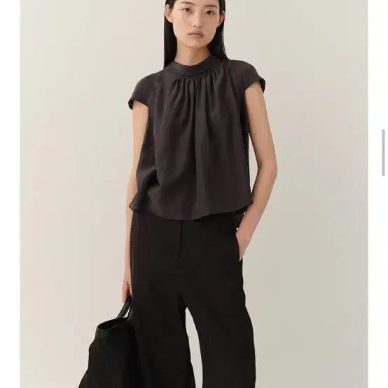[SOLD OUT] 킨더살몬 Gather Blouse Dark-navy